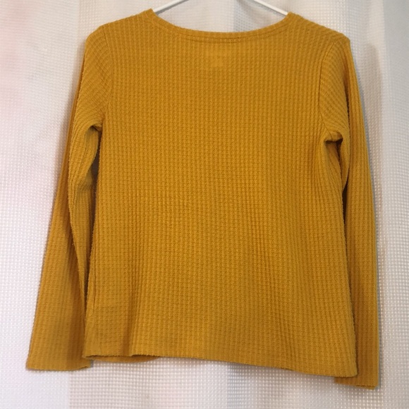 Girl’s Cat and Jack Top - Picture 2 of 4